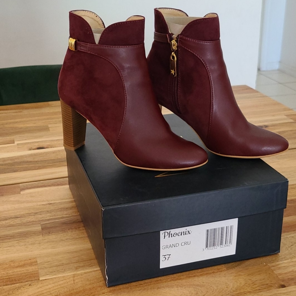 Minuit Sur Terre Vegan Suede Boots in Grand Cru